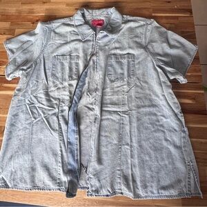 Venezia Jeans vintage Jean zip up short sleeve. Size 26/28. See pictures